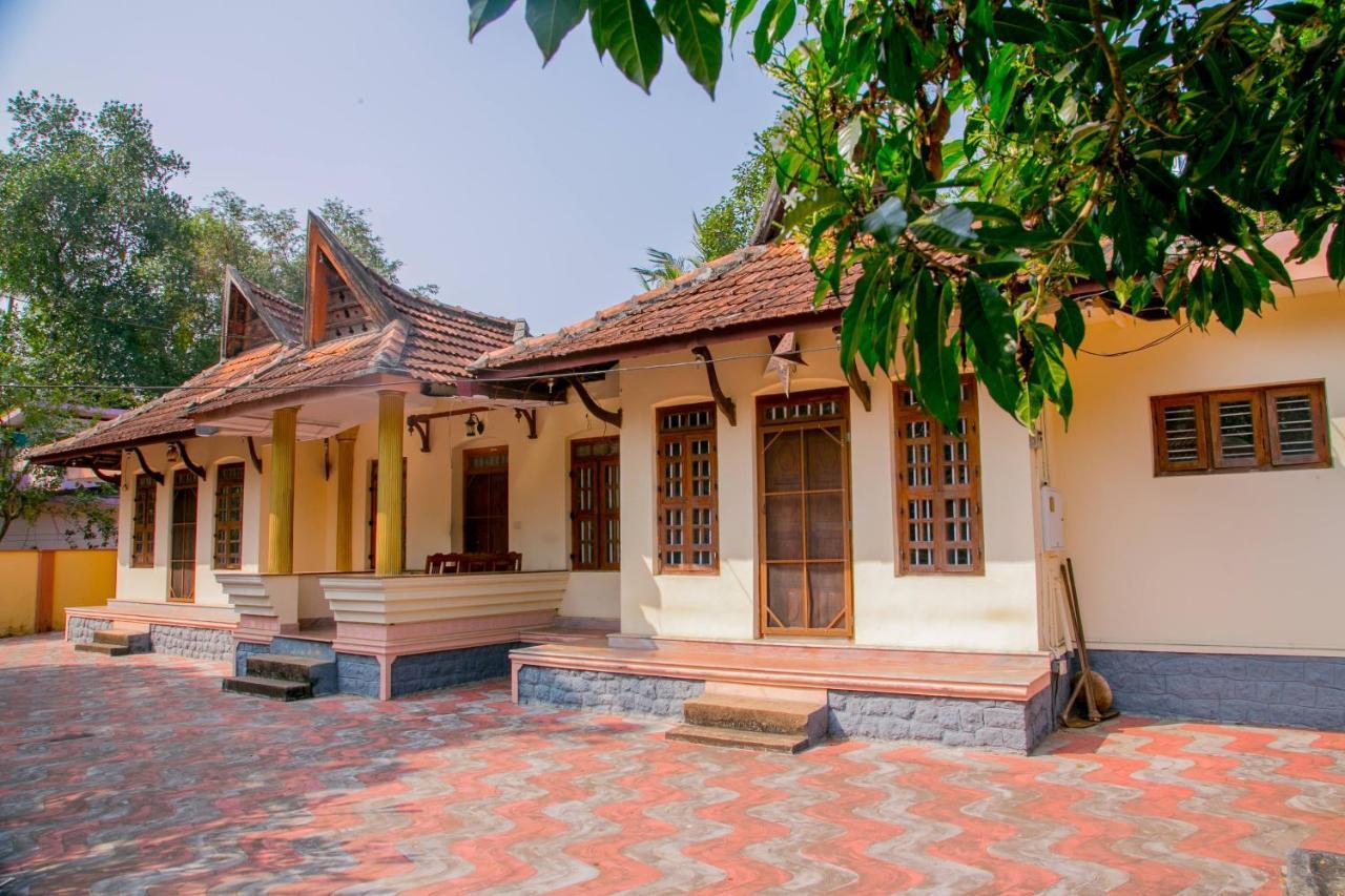 Trium Heritage Villa Chengannur Buitenkant foto